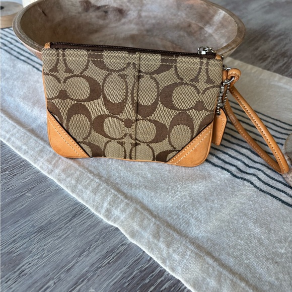 🍃🦋 Coach Brown & Tan Signature Canvas Leather Wristlet - Picture 11 of 11